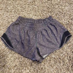 Lululemon Hotty Hot Low-rise LR Shorts w/Liner 2.5" Size 6 Heathered Black